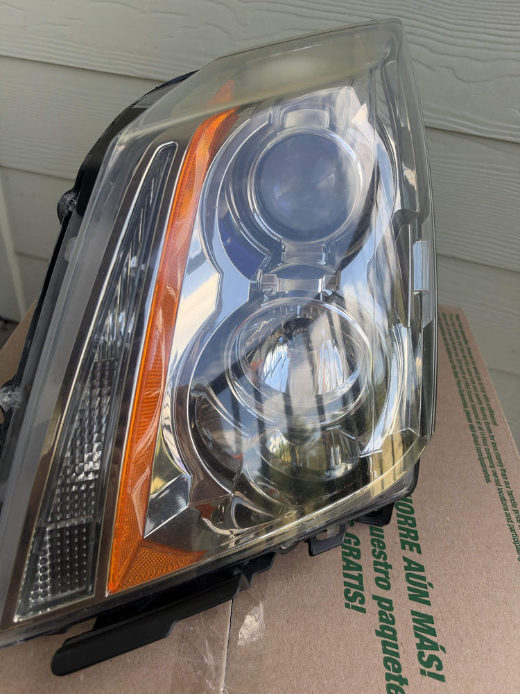 2008-2014 Cadillac CTS OEM Halogen Headlight LH Driver Side 22783445