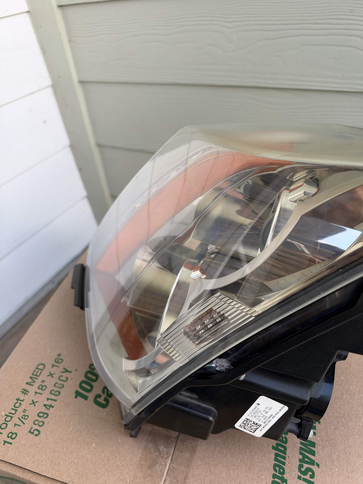 2008-2014 Cadillac CTS OEM Halogen Headlight LH Driver Side 22783445