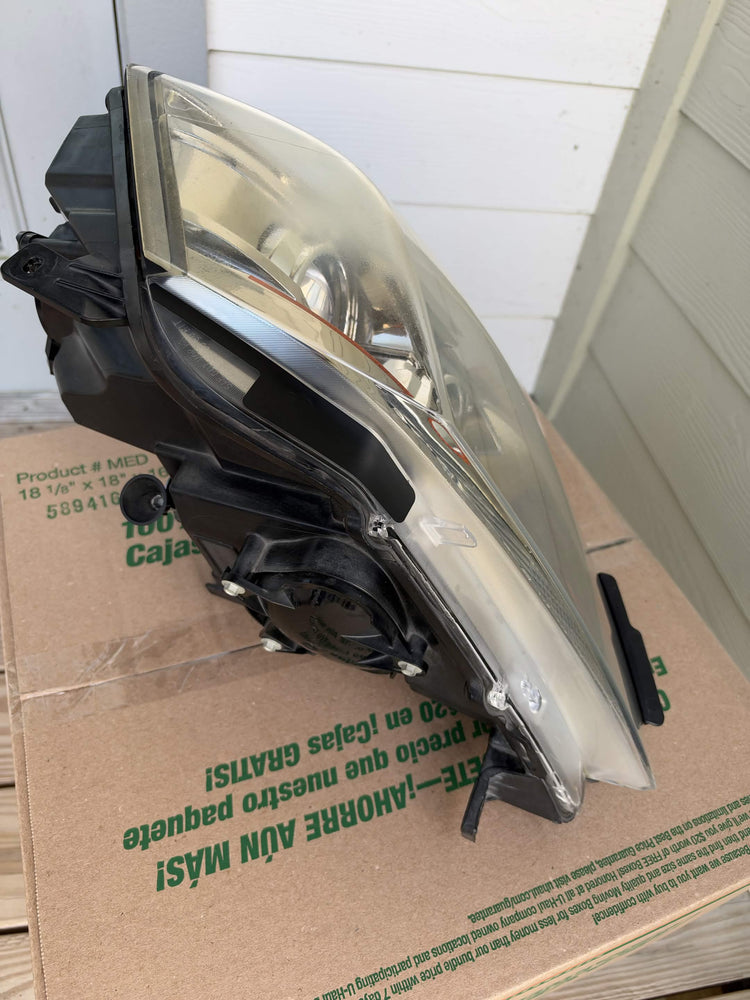2008-2014 Cadillac CTS OEM Halogen Headlight LH Driver Side 22783445