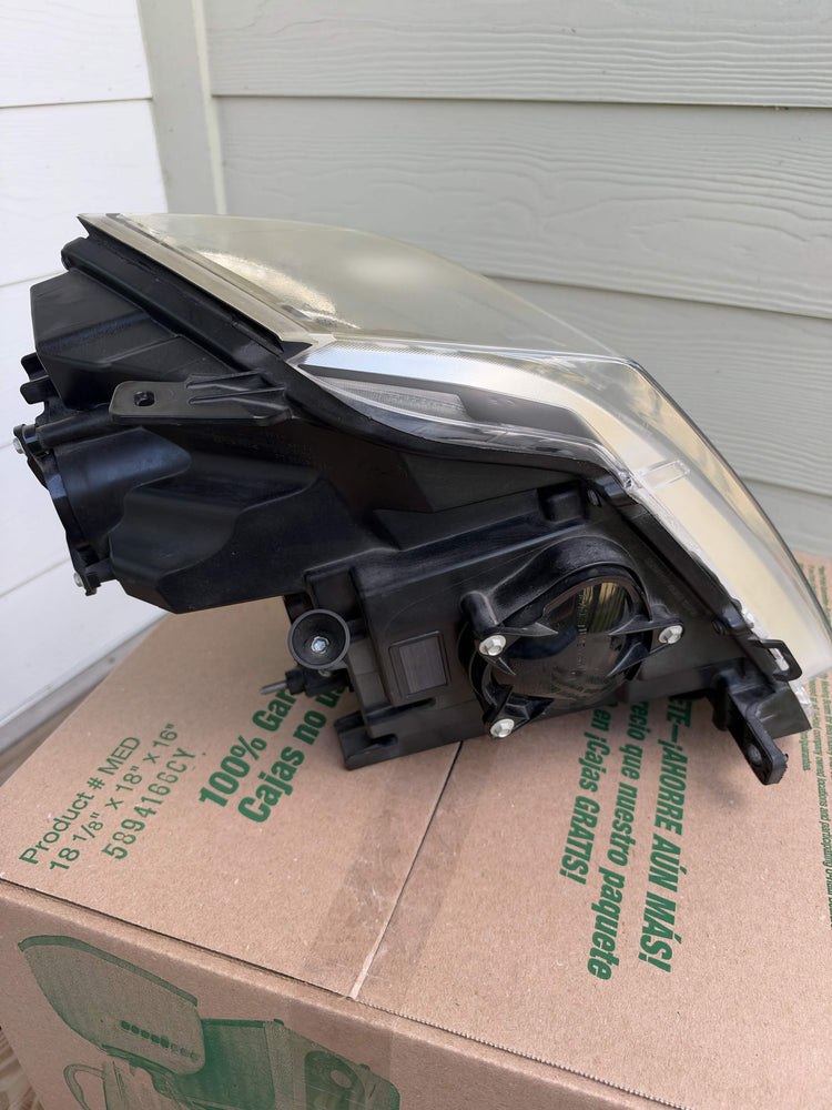 2008-2014 Cadillac CTS OEM Halogen Headlight LH Driver Side 22783445